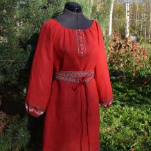 Платье из красного льна с узорной тканью Любомила