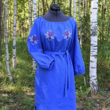 Льняное платье с вышивкой (синее)