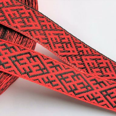 Тесьма Славянский орнамент (9708)чёрный на красном фоне