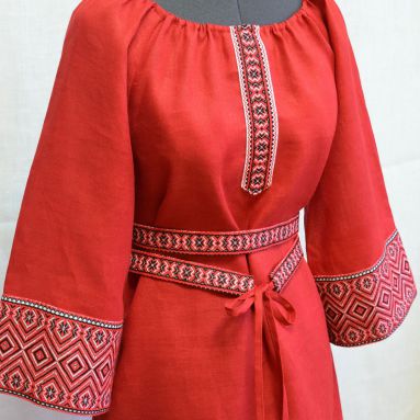 Платье из красного льна с Мирославой